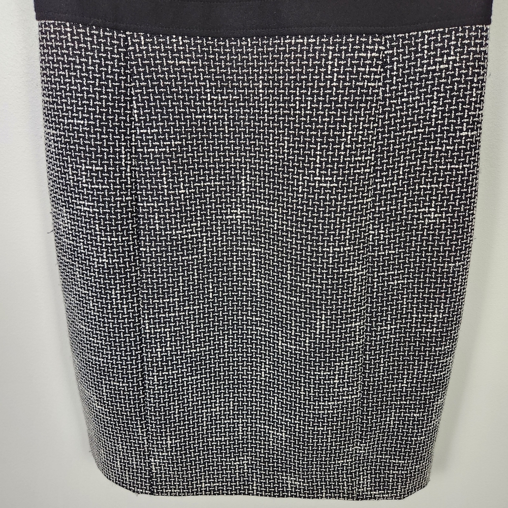 EUC Tahari ASL Petite Black & White Sleeveless V-Neck Sheath Dress Size 12P #664 - Picture 3 of 10